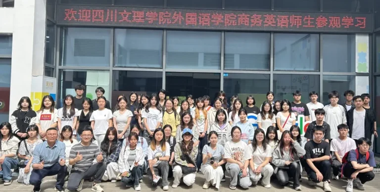 语言×数据×洞察，开启学生新视野